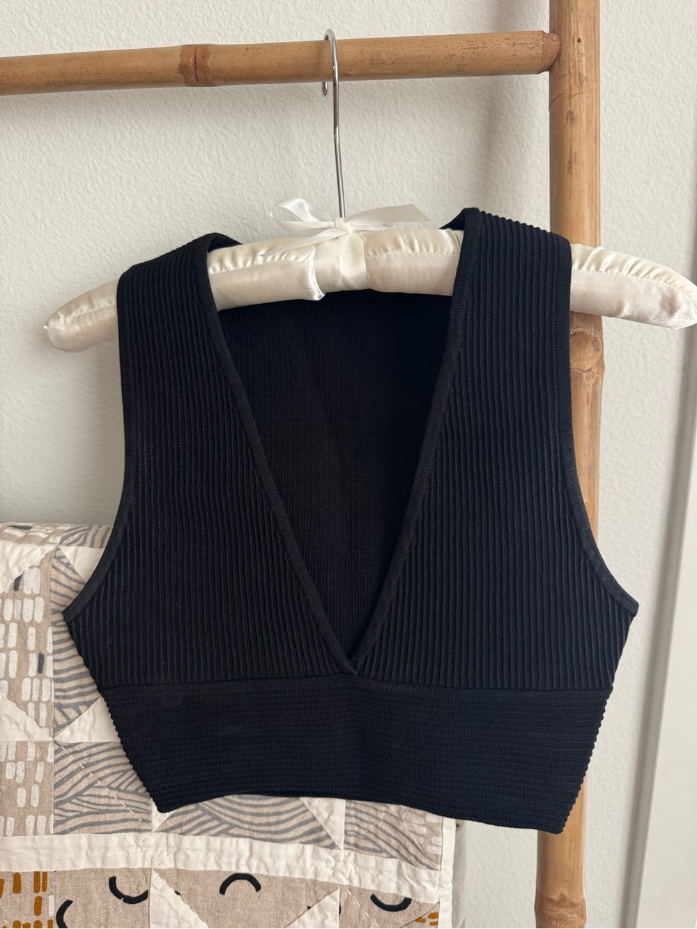 Aritzia Babaton Sculpt Knit Deep V-Neck